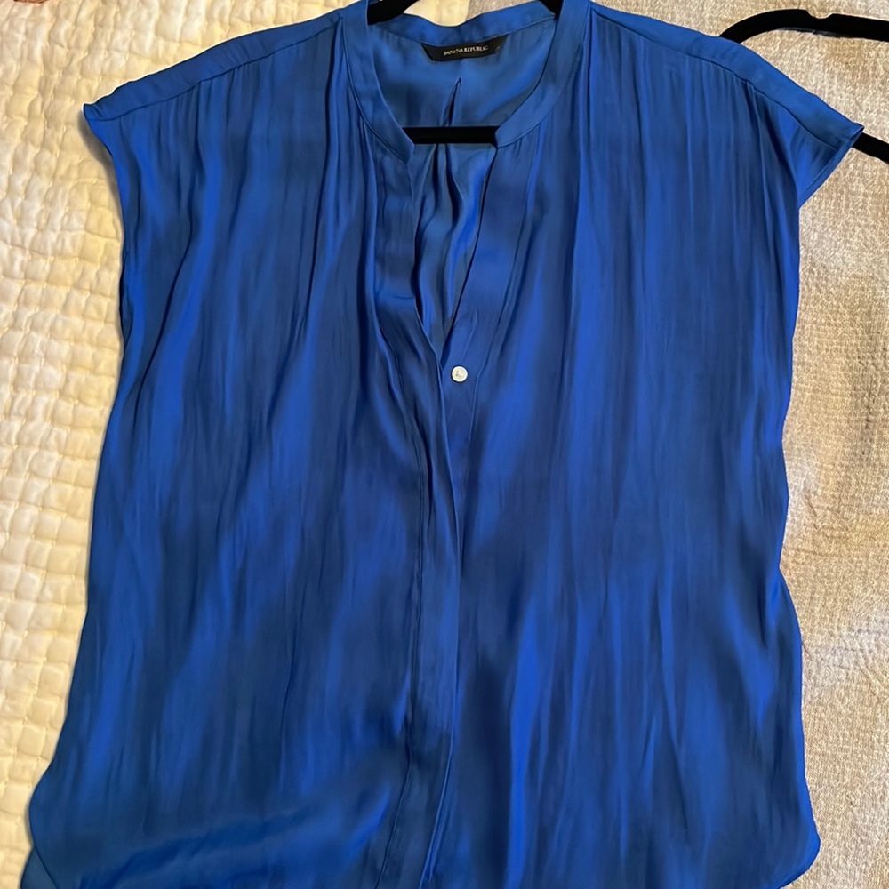 LAST CHANCE TODAY! 
EUC BR satin blouse